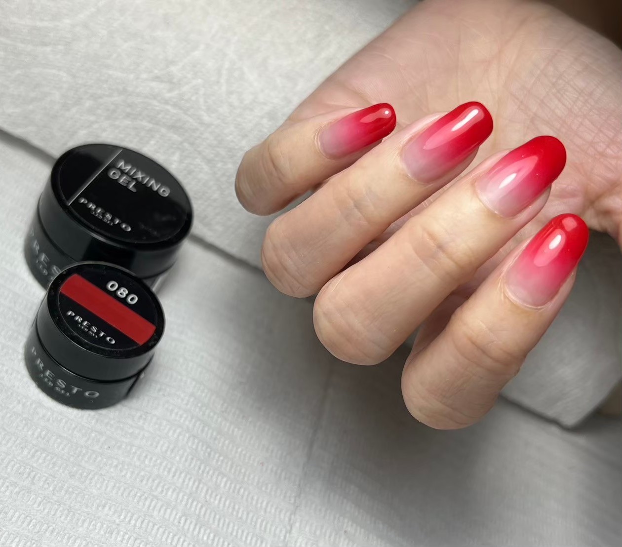 指甲彩繪技能職類測驗術科作品之紅色漸層